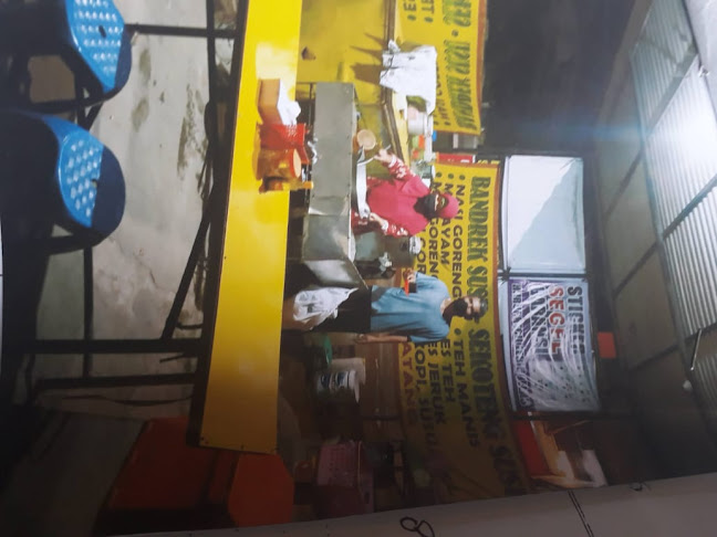 WARUNG NASGOR DAN BANDREK SKOTENG