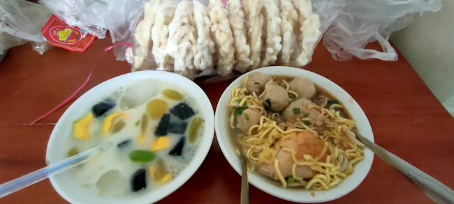 Bakso & Mie Ayam Wahyu - Gastronomi dan perhotelan