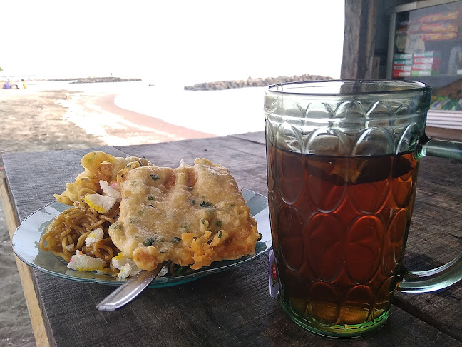 Warung Pinggir Pantai "TAZKIA"