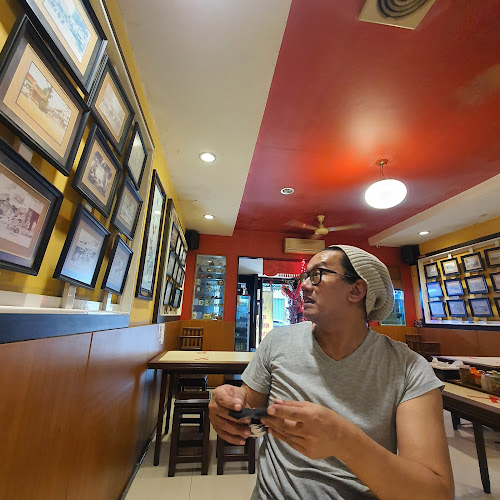 Jl. Suryakencana No.143, RT.03/RW.05, Babakan Ps., Kecamatan Bogor Tengah, Kota Bogor, Jawa Barat 16132