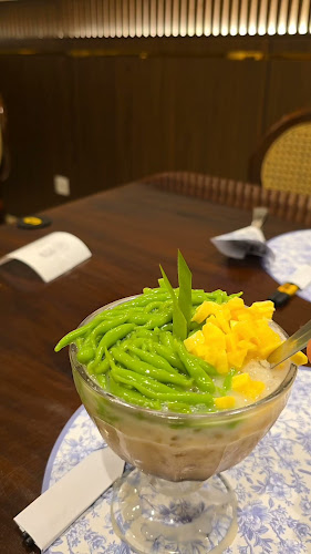 Marru Bistro & Njonja Siam - Gastronomi dan perhotelan