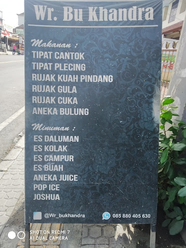 Opinii despre Warung Bu Khandra în Kota Denpasar - Gastronomi dan perhotelan