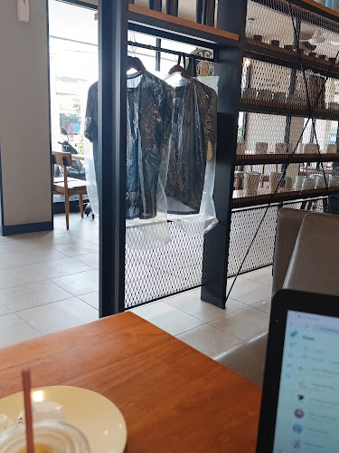 Opinii despre JCO COFFEE & DONUTS GATOT SUBROTO în Kota Denpasar - Gastronomi dan perhotelan