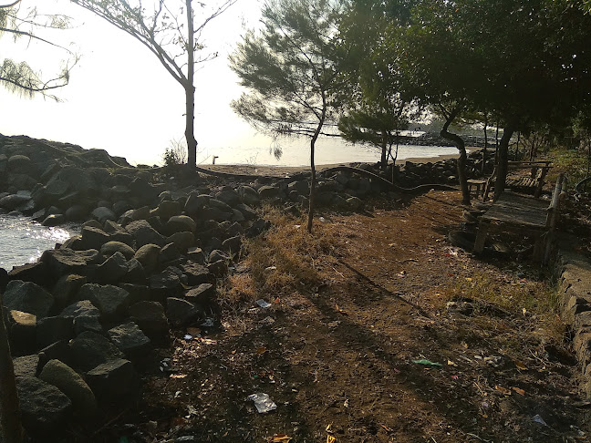 Comentarii opinii despre Warung Pinggir Pantai "TAZKIA"