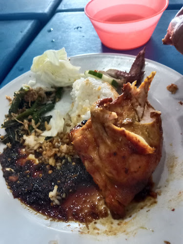 Opinii despre Warung aisyah comel în Kota Tebing Tinggi - Gastronomi dan perhotelan