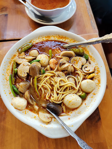 Jalan Jenderal Sudirman.321 Sumahilang, Cinta Raja, Kec. Sail, Kota Pekanbaru, Riau 28131