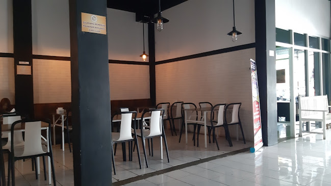 Opinii despre Lotus Bistro în Kota Lubuklinggau - Gastronomi dan perhotelan