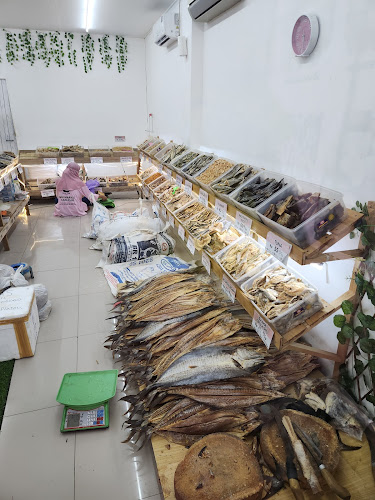 Opinii despre MAMA KHAS BANJAR, Minimarket Ikan Asin Telang Tenggiri & Oleh-Oleh Khas Banjar în Kota Banjar Baru - Gastronomi dan perhotelan