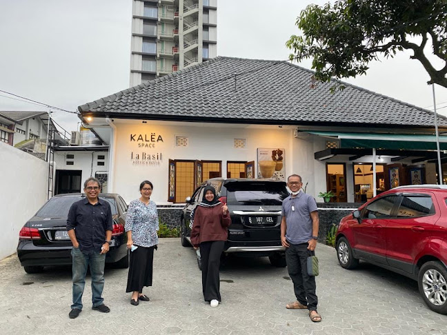 Jl. Mangga No.37, Cihapit, Kec. Bandung Wetan, Kota Bandung, Jawa Barat 40121