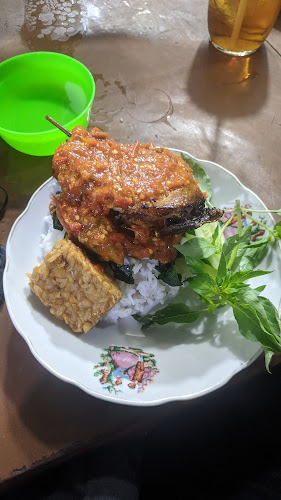 Warung Penyetan Bu Erna - Surabaya
