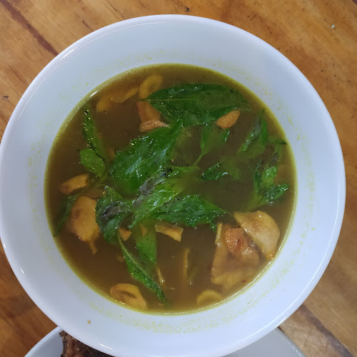 Warung Bambu Lulu Sop Kepala Ikan - Gastronomi dan perhotelan