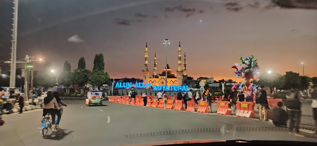 Pasar Alun-alun Tegal - Gastronomi dan perhotelan