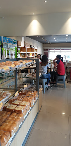 Hari-Hari Minimarket Cake & Bakery - Kota Manado