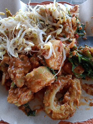 Warung Pinggir Pantai "TAZKIA" - Kota Tegal