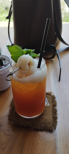 Hago Beach - Gastronomi dan perhotelan