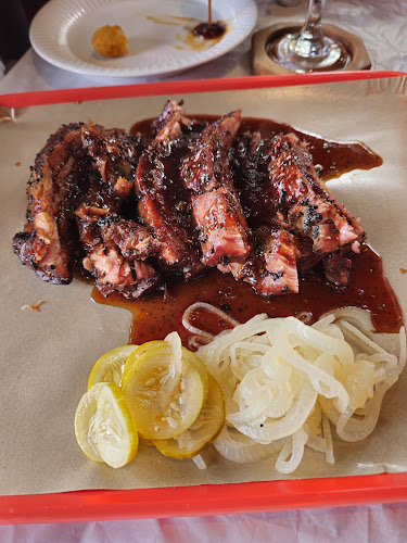HotLicks Texas BBQ & Bar - Gastronomi dan perhotelan