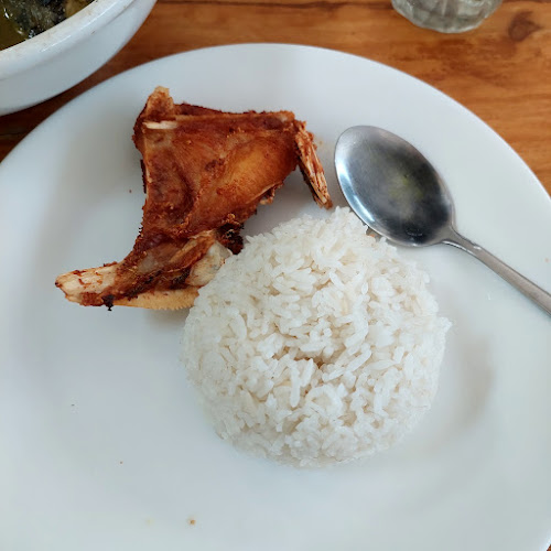 Warung Bambu Lulu Sop Kepala Ikan