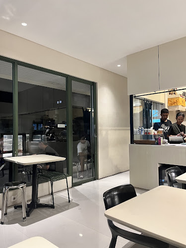 Koma Point - Gastronomi dan perhotelan