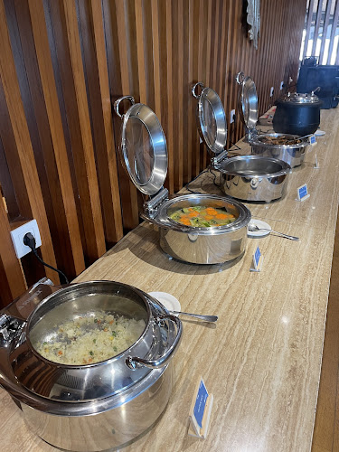 Opinii despre Saphire Lounge în Kota Tangerang - Gastronomi dan perhotelan