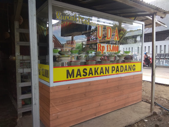 Jl. Aroeppala No.100-99, Gn. Sari, Kec. Rappocini, Kota Makassar, Sulawesi Selatan 90233