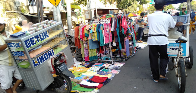 Opinii despre Pasar Pagi Tugu Pahlawan în Surabaya - Gastronomi dan perhotelan