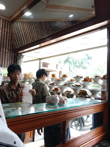 sebelah BC Ojol Bar Bar (Samping, Jl. Jombang Raya No. 45 (Patokan, Gg. Asliin, Pd. Pucung, Kec. Pd. Aren, Kota Tangerang Selatan, Banten 15229