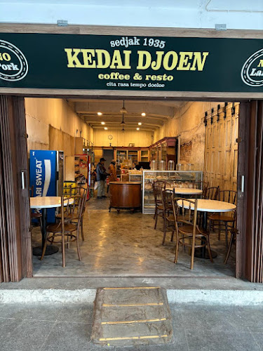 Djoen Bakery, Coffee & Resto sedjak 1935 - Gastronomi dan perhotelan