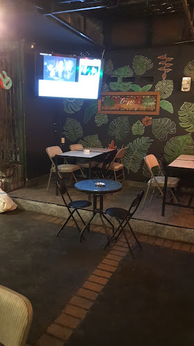 Tropic Cafe & Lounge - Gastronomi dan perhotelan