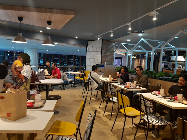 McDonald's Istana BEC Bandung - Gastronomi dan perhotelan