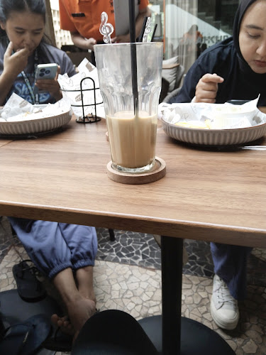 OL and NU cafe eatery - Gastronomi dan perhotelan