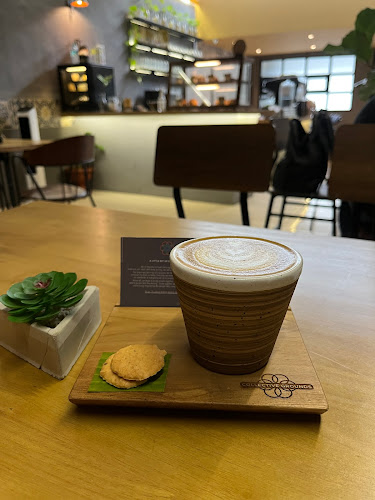 Opinii despre Collective Grounds Coffee în Kota Medan - Gastronomi dan perhotelan