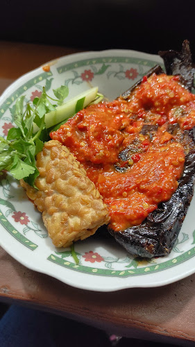 Warung Penyetan Bu Erna - Gastronomi dan perhotelan