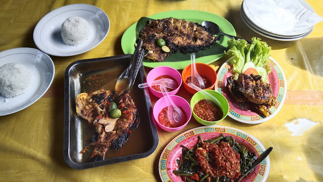 Opinii despre Pemancingan & Rumah Makan Tirtonadi în Kota Tangerang Selatan - Gastronomi dan perhotelan