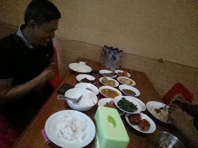 Opinii despre Rumah Makan Padang Nusantara în Kota Kendari - Gastronomi dan perhotelan