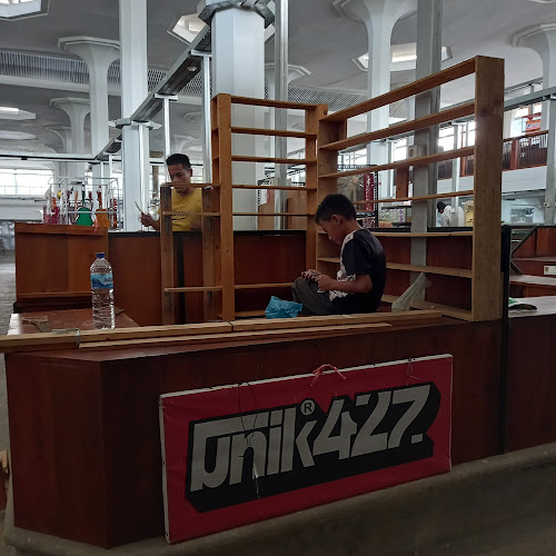 Opinii despre Toko unik427 ( pusat grosir topi distro terlengkap ) în Kota Semarang - Gastronomi dan perhotelan