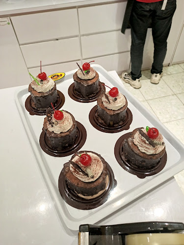 TOKO CAKE LOPANG SERANG - Gastronomi dan perhotelan