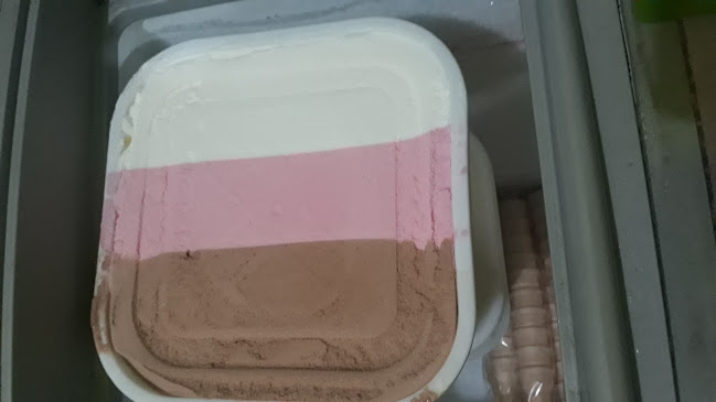 Opinii despre Fadena Ice Cream (Es Krim Literan Indoeskrim Espessia) în Kota Depok - Gastronomi dan perhotelan