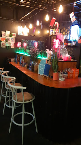 Opinii despre Tropic Cafe & Lounge în Kota Tomohon - Gastronomi dan perhotelan