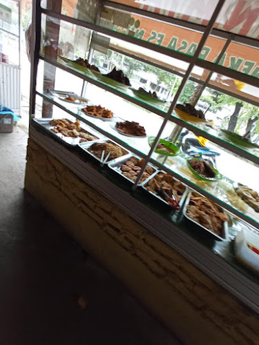 Opinii despre Rumah Makan Mia în Kota Makassar - Gastronomi dan perhotelan