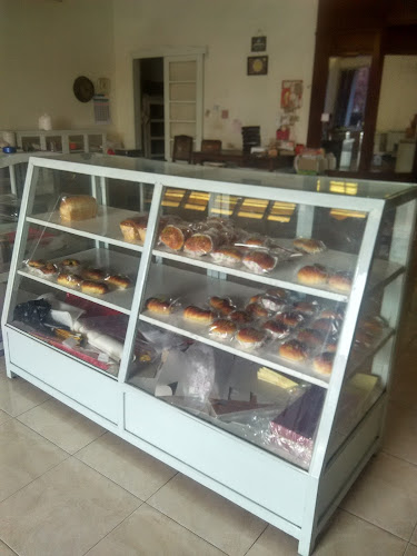 Opinii despre Es Krim dan Salon Mahkota în Kota Magelang - Gastronomi dan perhotelan