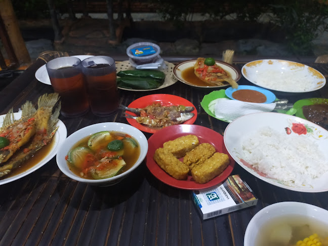 Comentarii opinii despre Rumah Makan Khas Betawi Babeh Sadeli