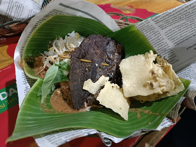Nasi Pecel Pincuk (Khas Madiun)
