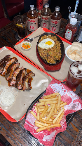 HotLicks Texas BBQ & Bar - Gastronomi dan perhotelan
