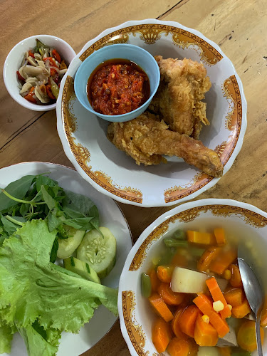 Opinii despre Cafe Jowo Murah în Kota Semarang - Gastronomi dan perhotelan