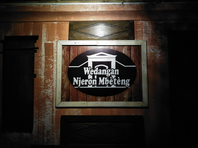Daharan Njeron mbeteng - Gastronomi dan perhotelan