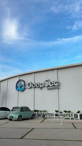Deep Sea Beachclub - Gastronomi dan perhotelan