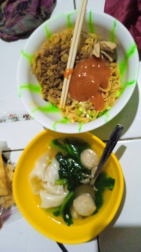 BAKMIE BANDUNG O8 - Gastronomi dan perhotelan