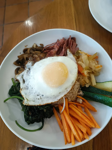 Bali Buda Renon - Gastronomi dan perhotelan