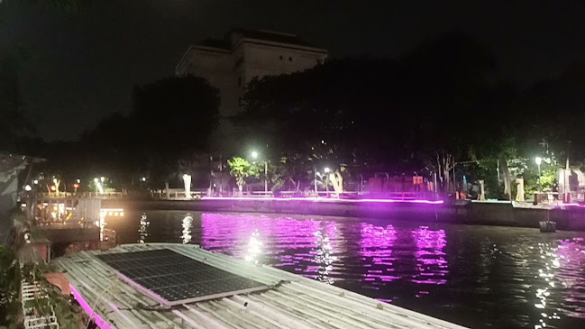 Opinii despre Sentra Wisata Kuliner Taman Prestasi în Surabaya - Gastronomi dan perhotelan