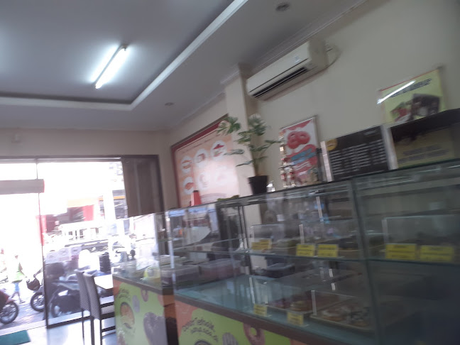 Toko Roti Borneo - Kota Kupang